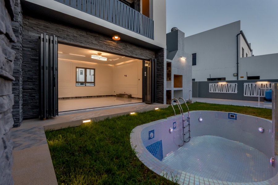 6 Bedroom Property for Sale in Sandown Western Cape
